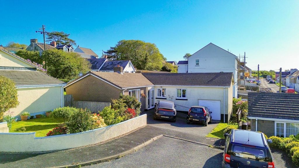 3 bed detached bungalow for saleHazel Grove, Llanstadwell SA73