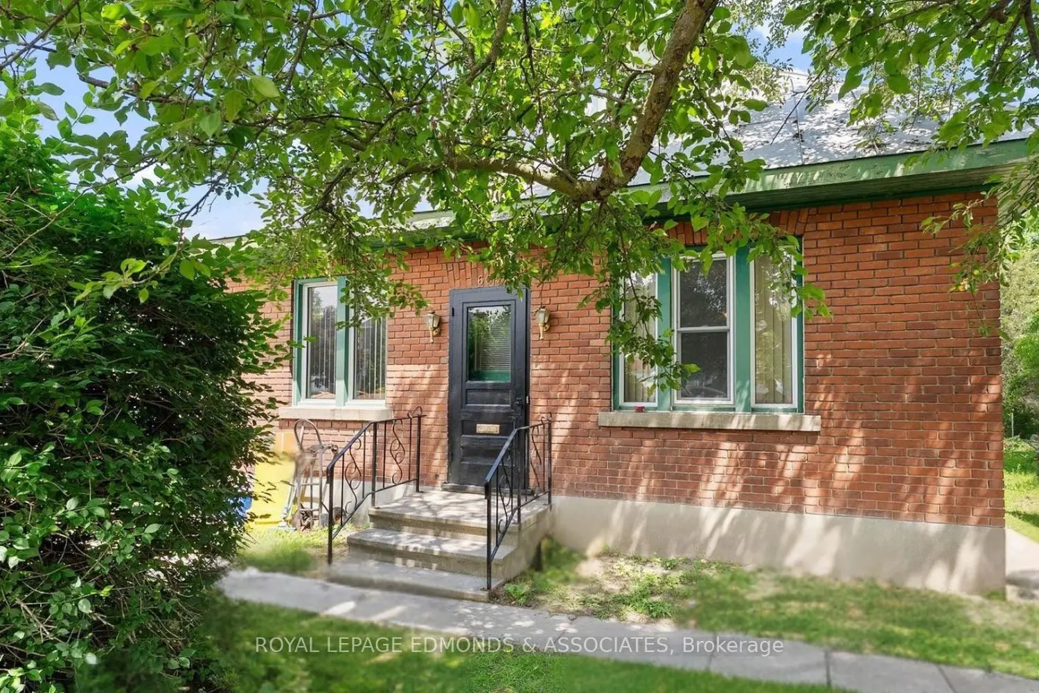 605 Perth Street photo 3