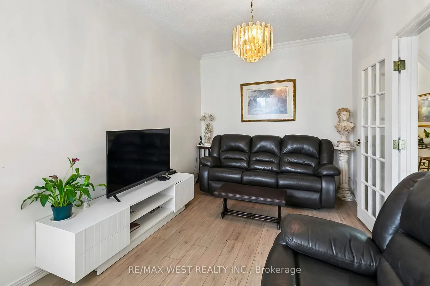454 Brock Avenue photo 4