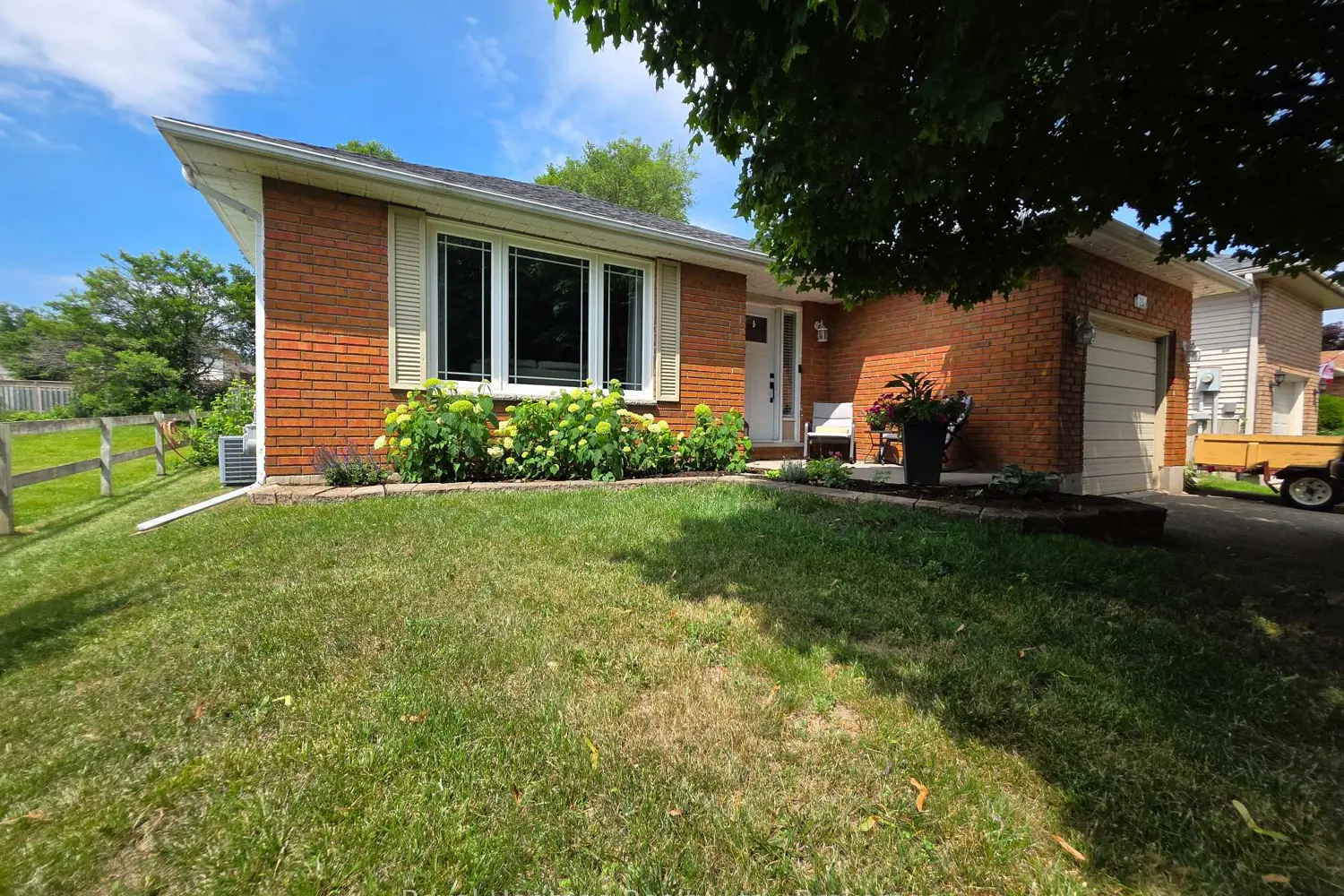 25 Hewson Drive photo 2