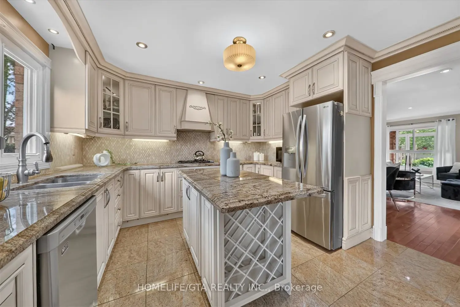 110 Rylander Boulevard photo 5