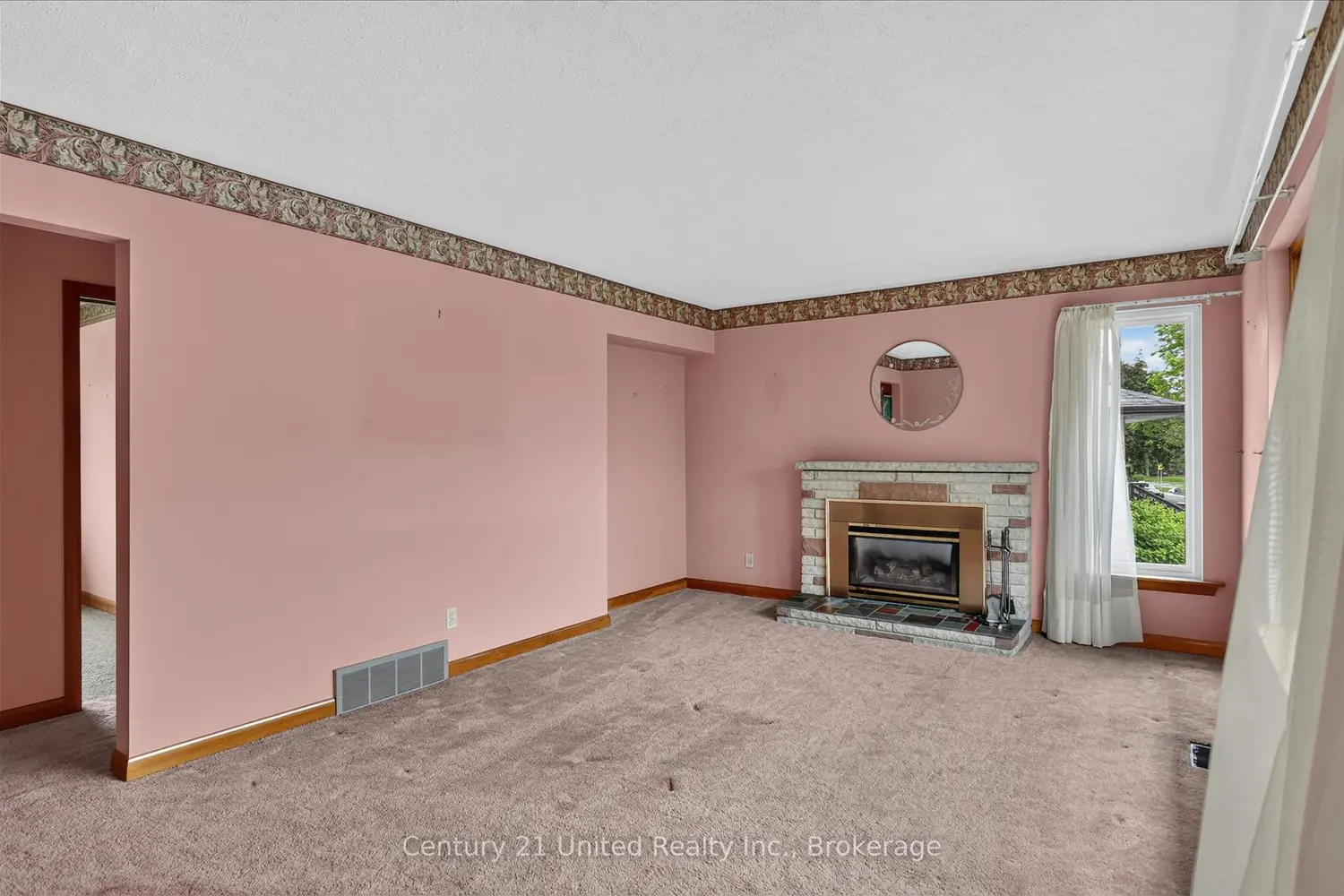 1031 Oriole Drive photo 3