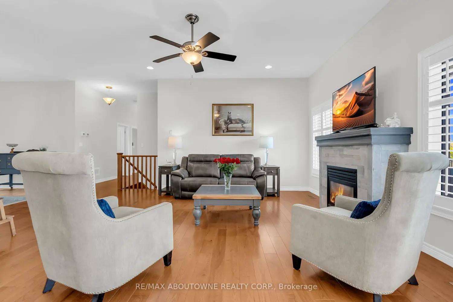 71 Newport Lane photo 4