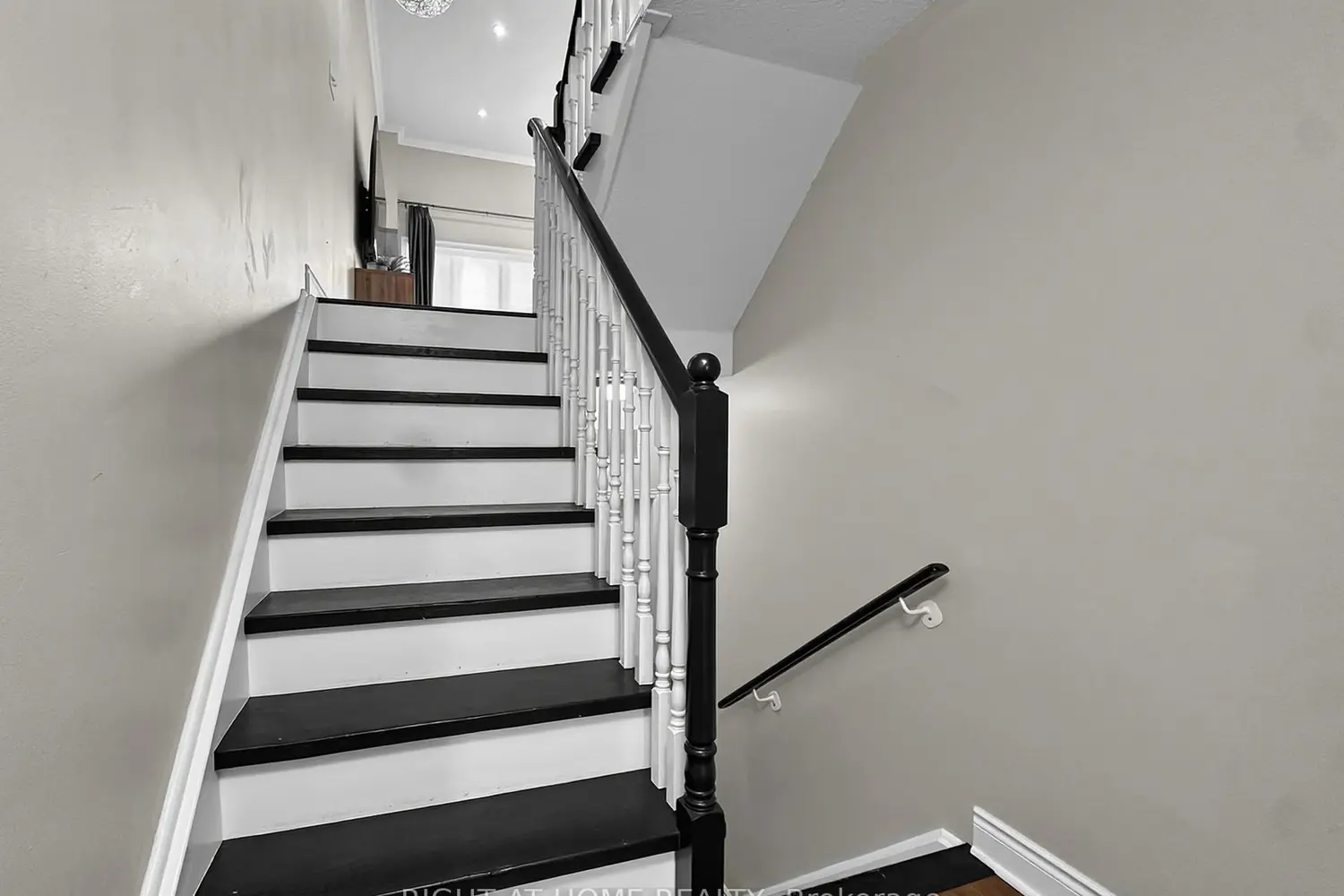 94 Provincial Place photo 5