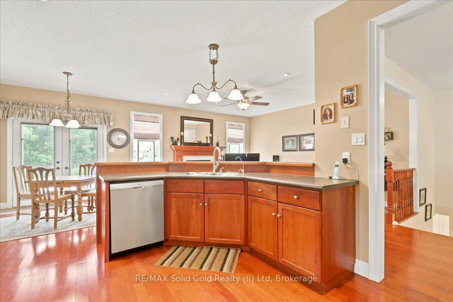 215 Terrace Wood Crescent photo 4