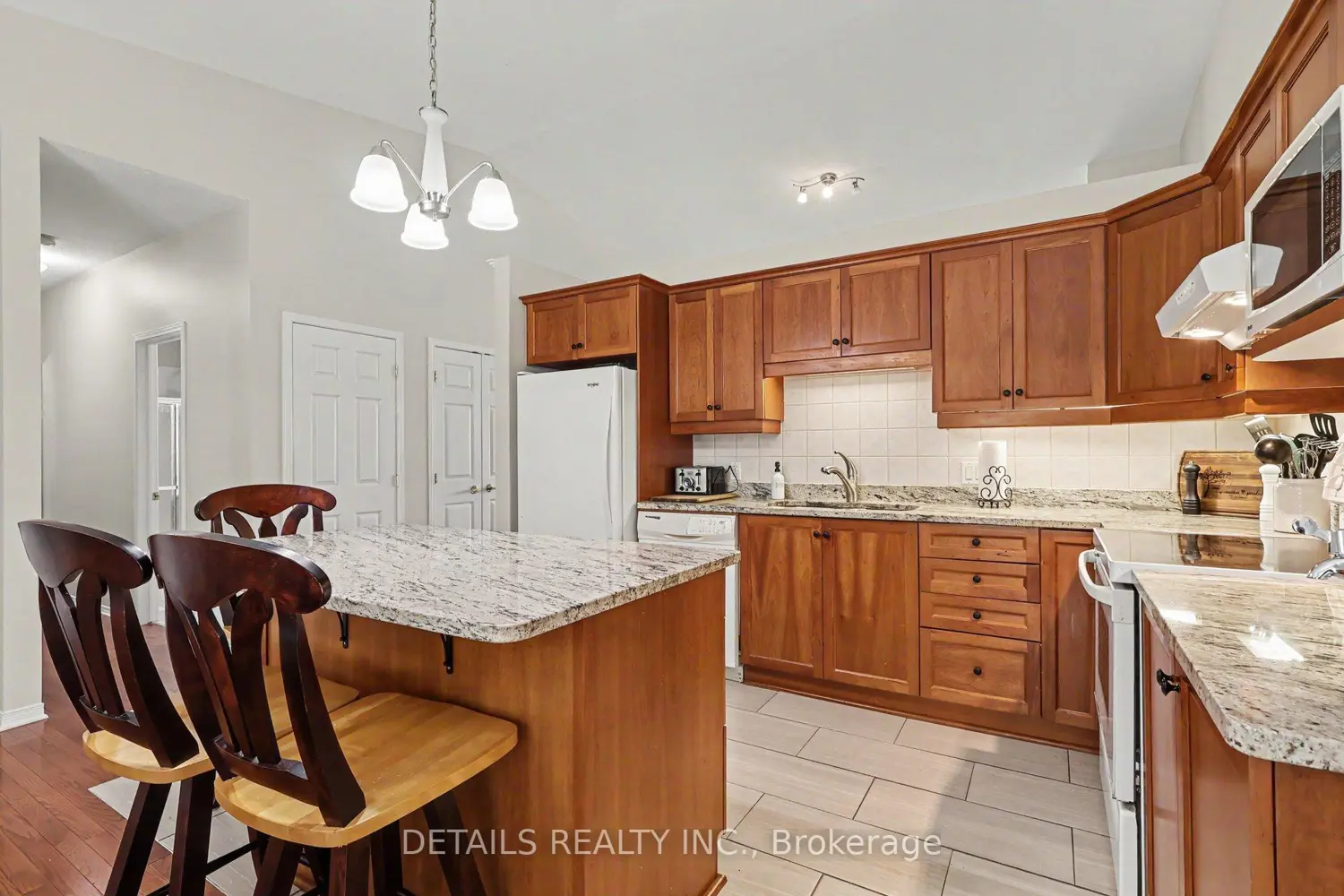 631 Country Trail photo 4