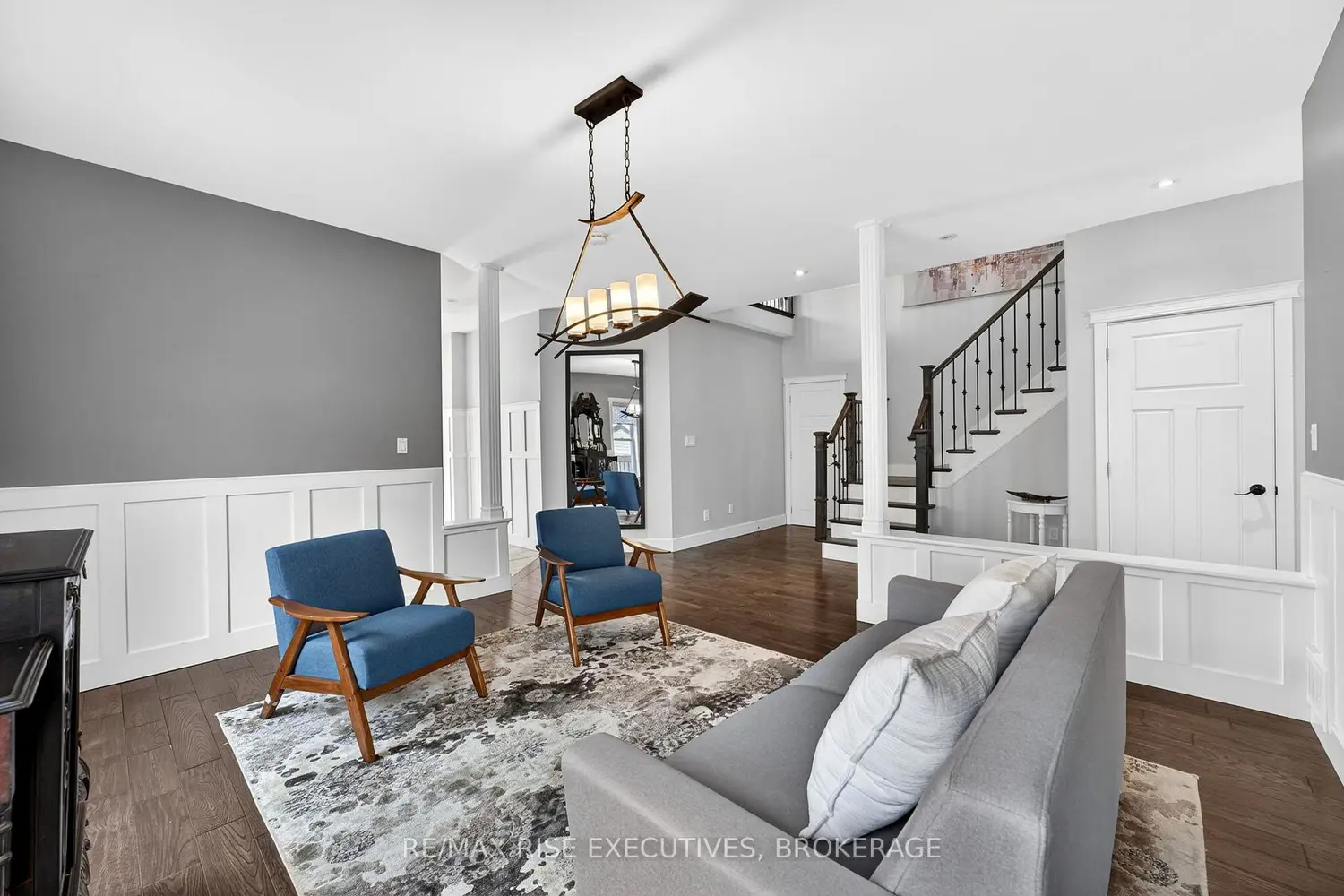 700 Stonehenge Street photo 2