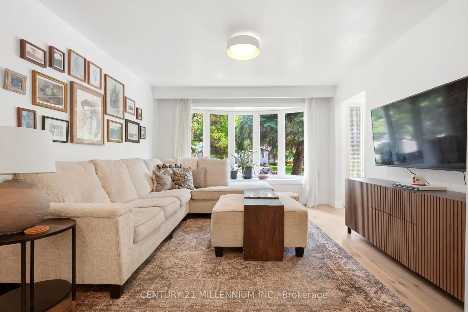 52 Carlton Drive photo 2