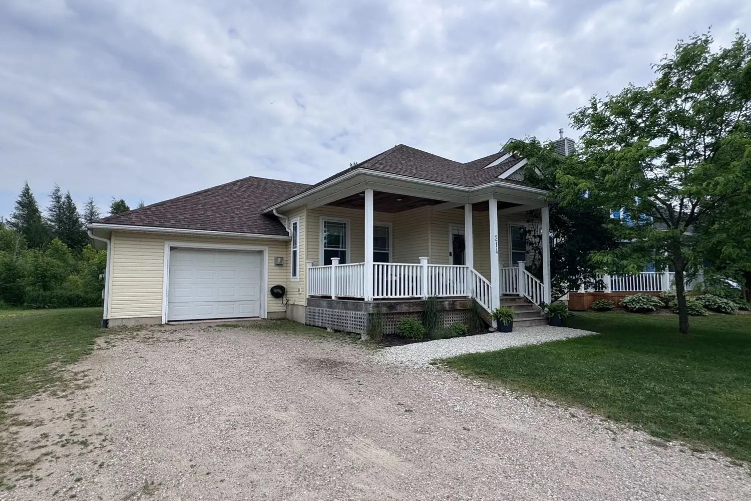 214 Emerald Drive photo 3