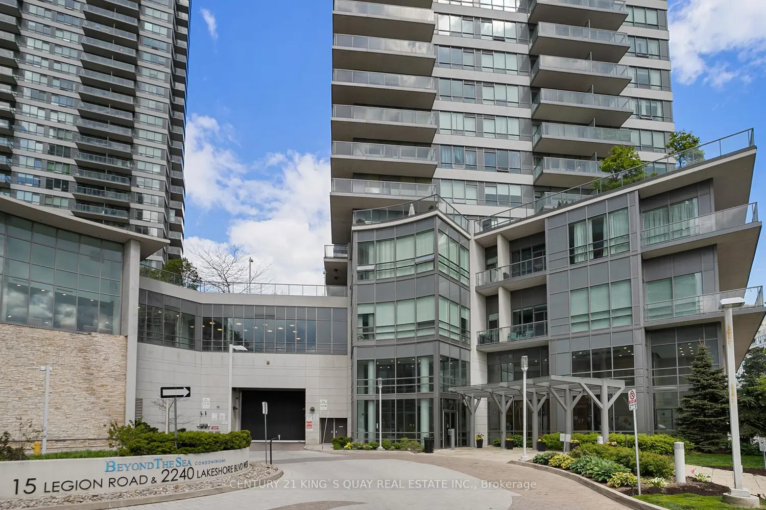 2240 Lake Shore Boulevard 2904 photo 2