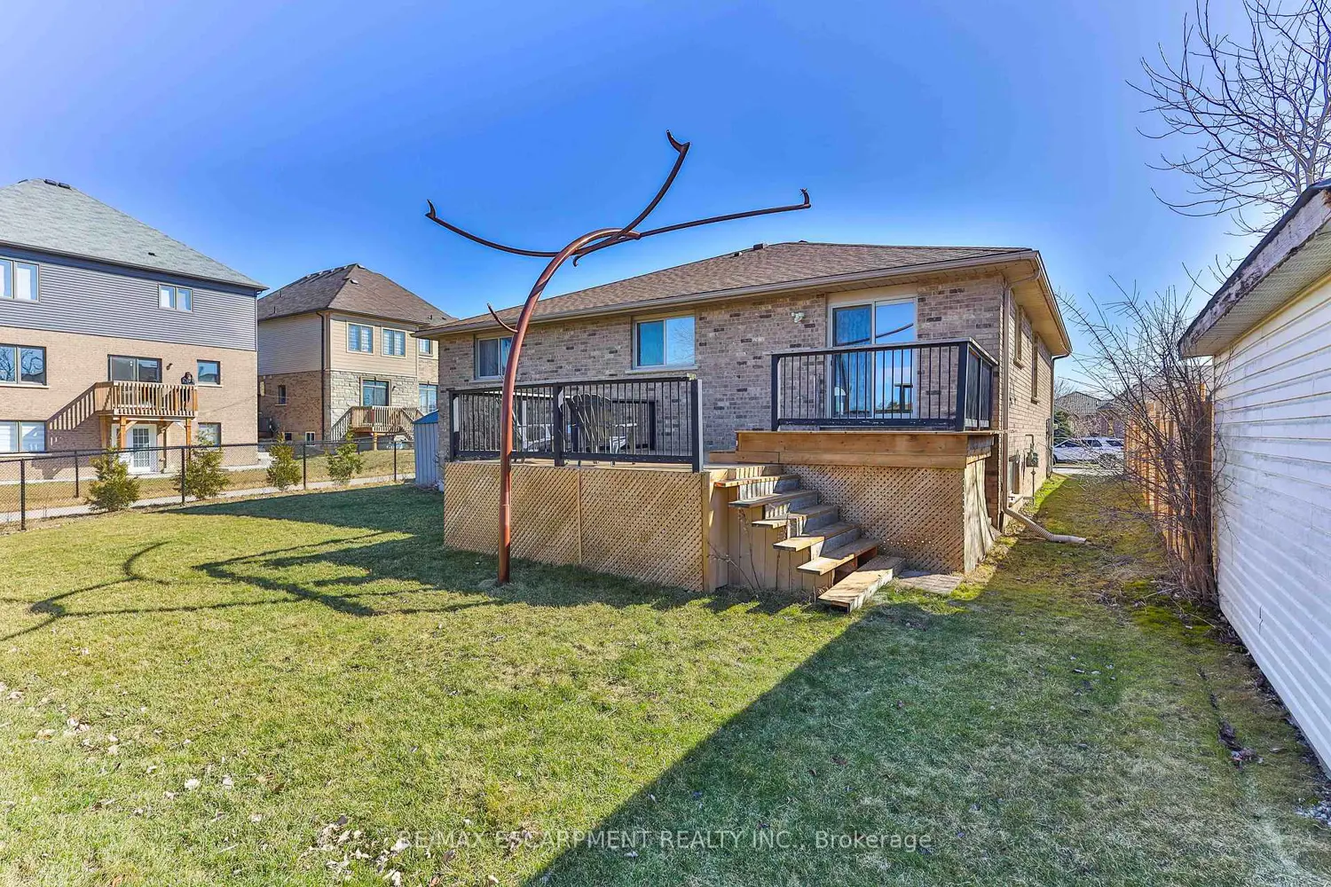 98 Thomas Avenue photo 4
