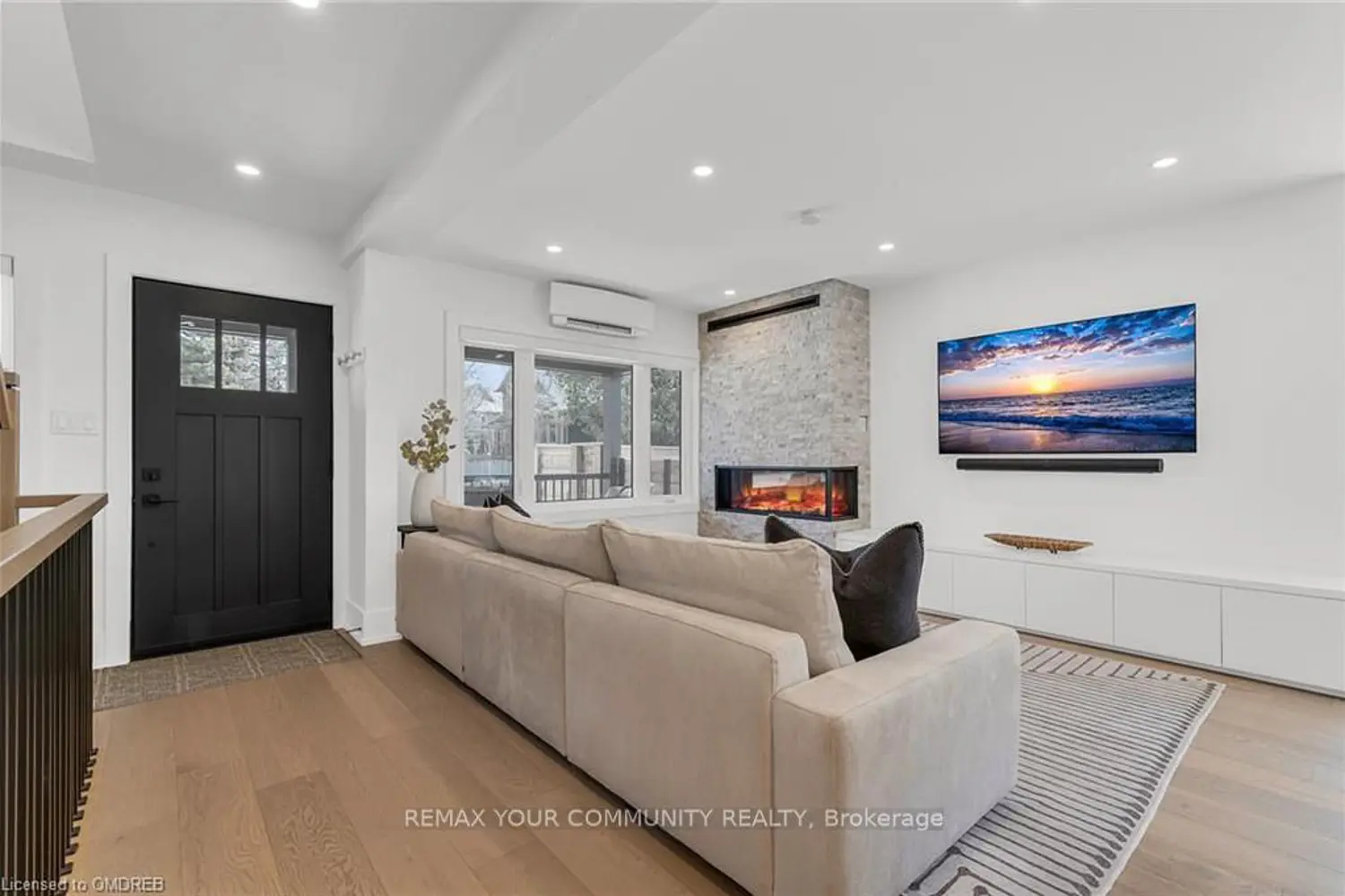 1379 Caroline Street photo 2