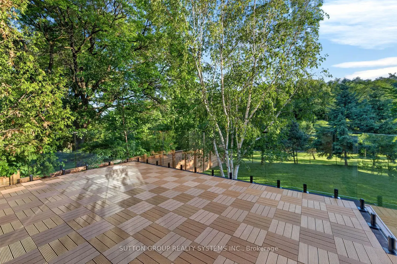 272 Renforth Drive photo 5