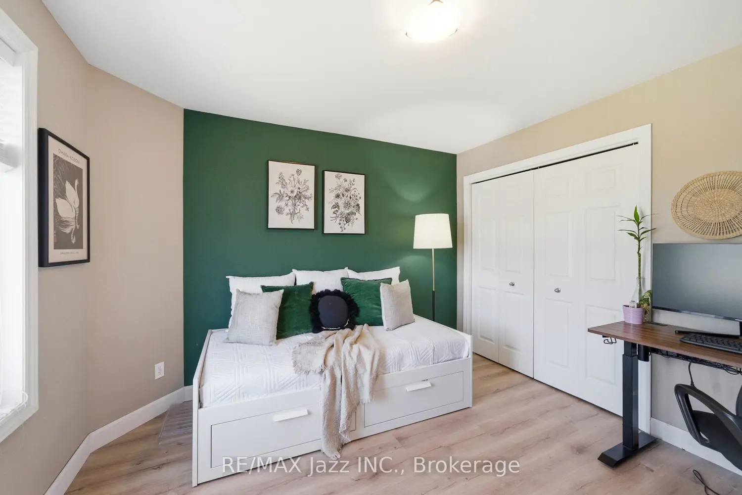 1 Cooper Court photo 2