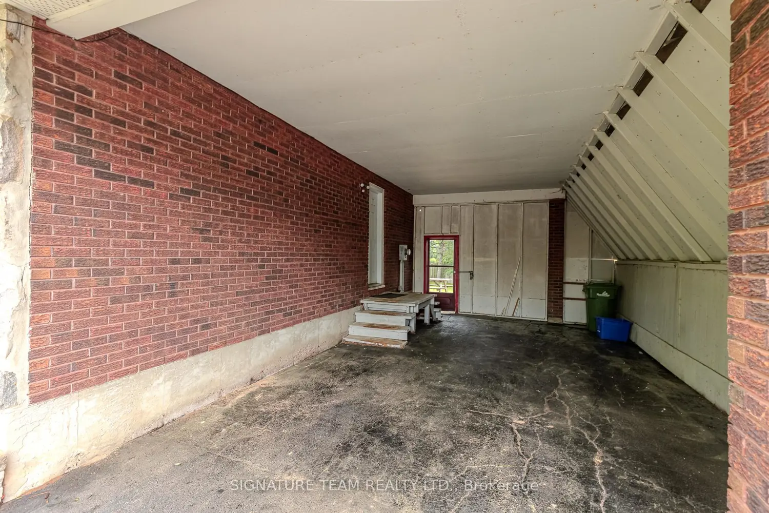 401 Broadview Drive photo 2