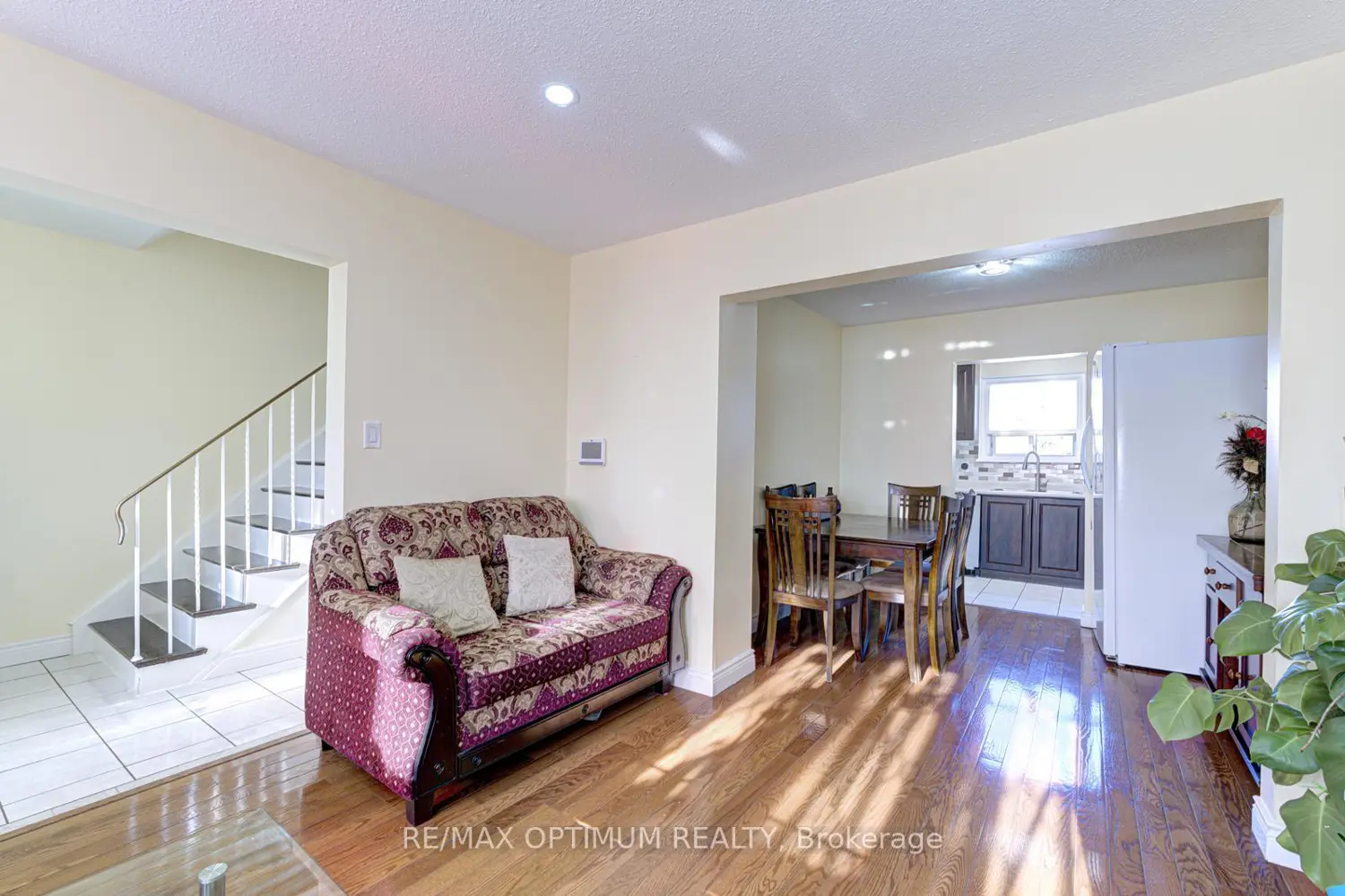 21 Juniper Crescent photo 3