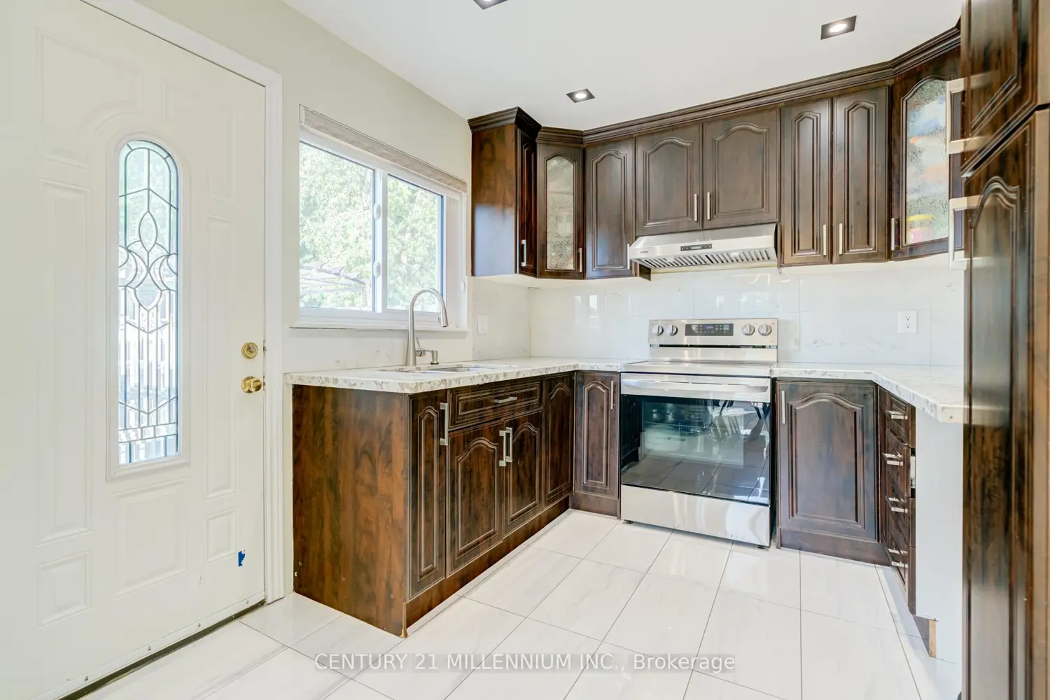 75 Goldcrest Road photo 3