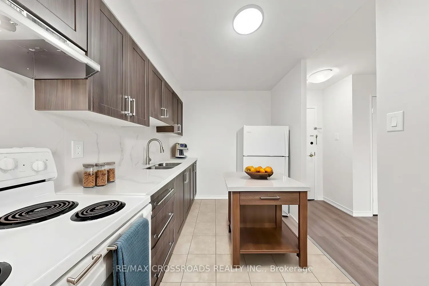 100 Dundalk Drive 817 photo 2