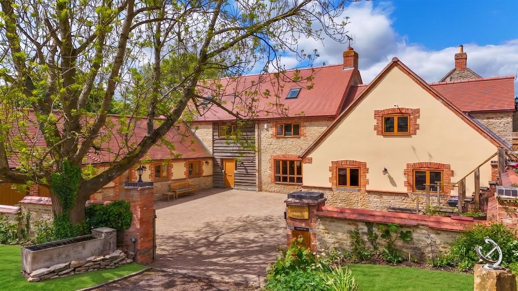 6 bed detached house for saleRoade Hill, Ashton, Northampton NN7