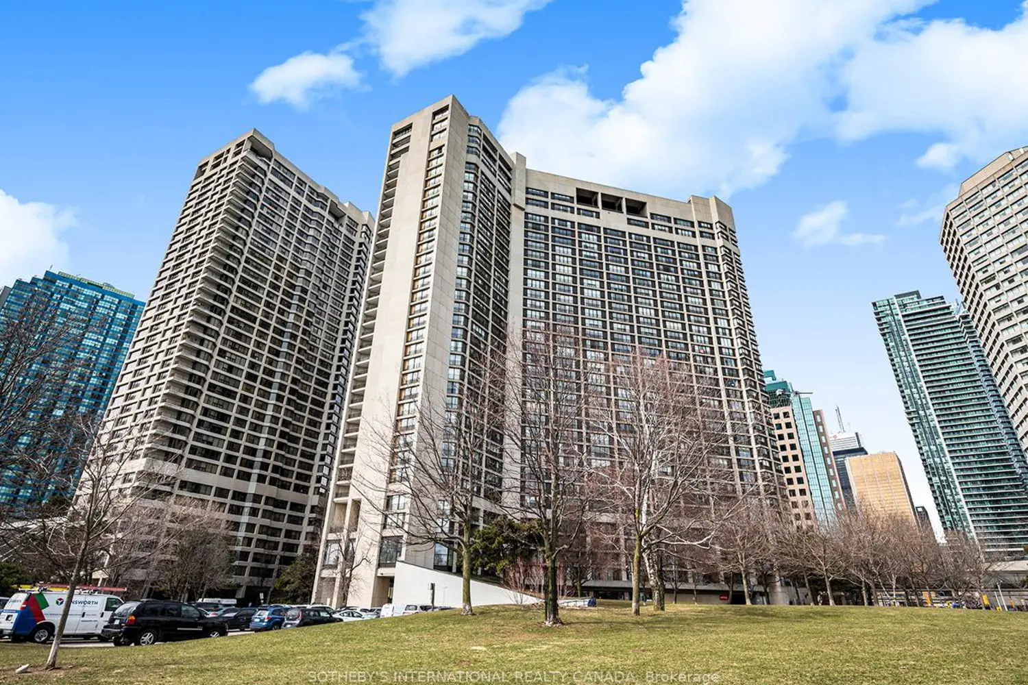 33 Harbour Square 1008