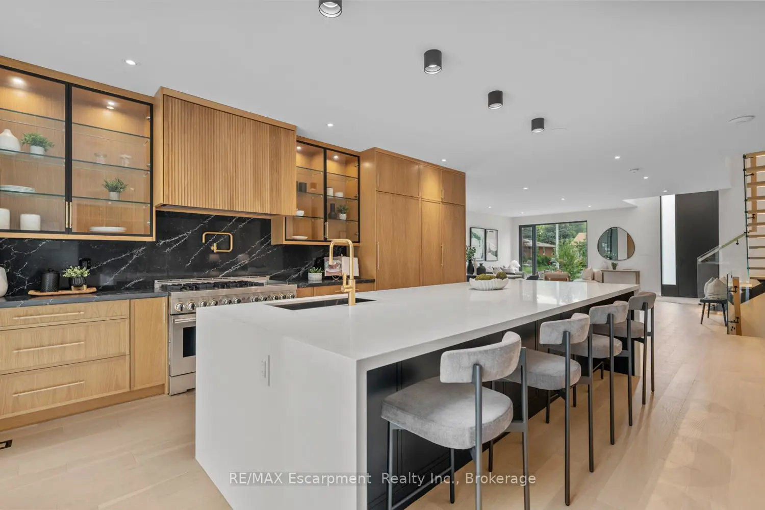 298 Strathcona Drive photo 4