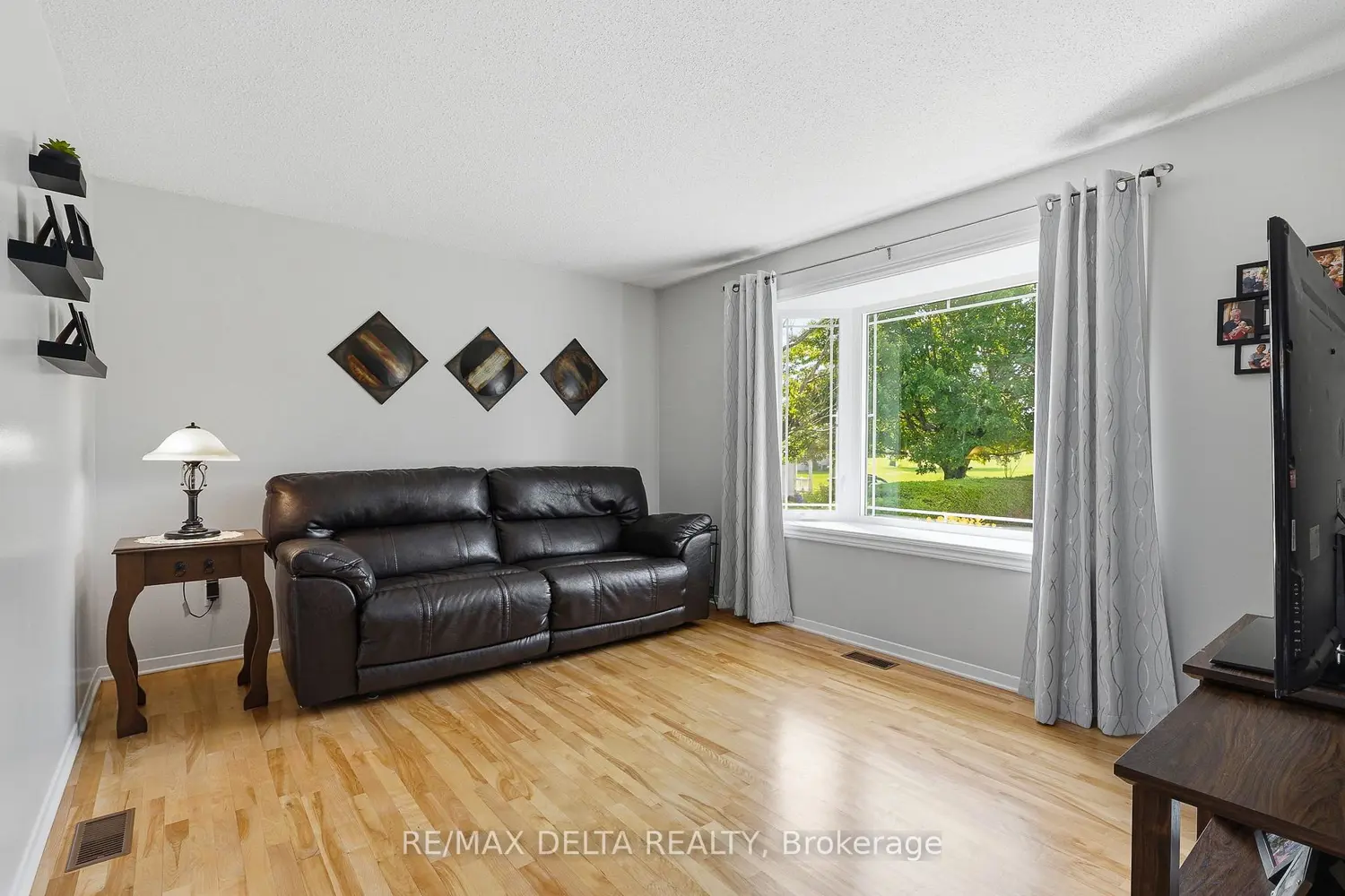 915 Elizabeth Road photo 3