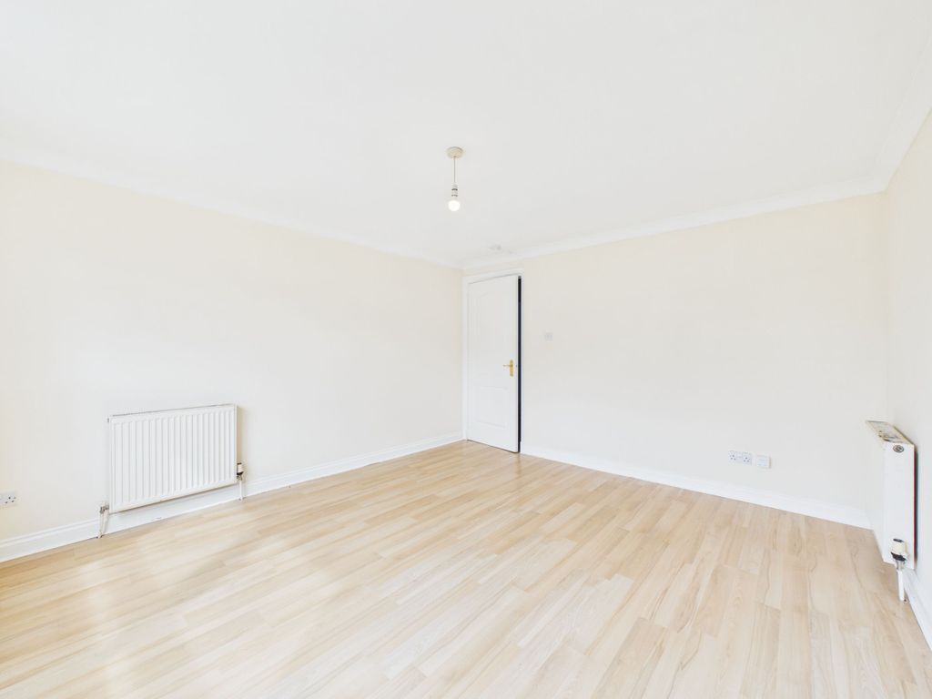 2 bed flat for saleMay Wynd, Hamilton ML3 photo 3