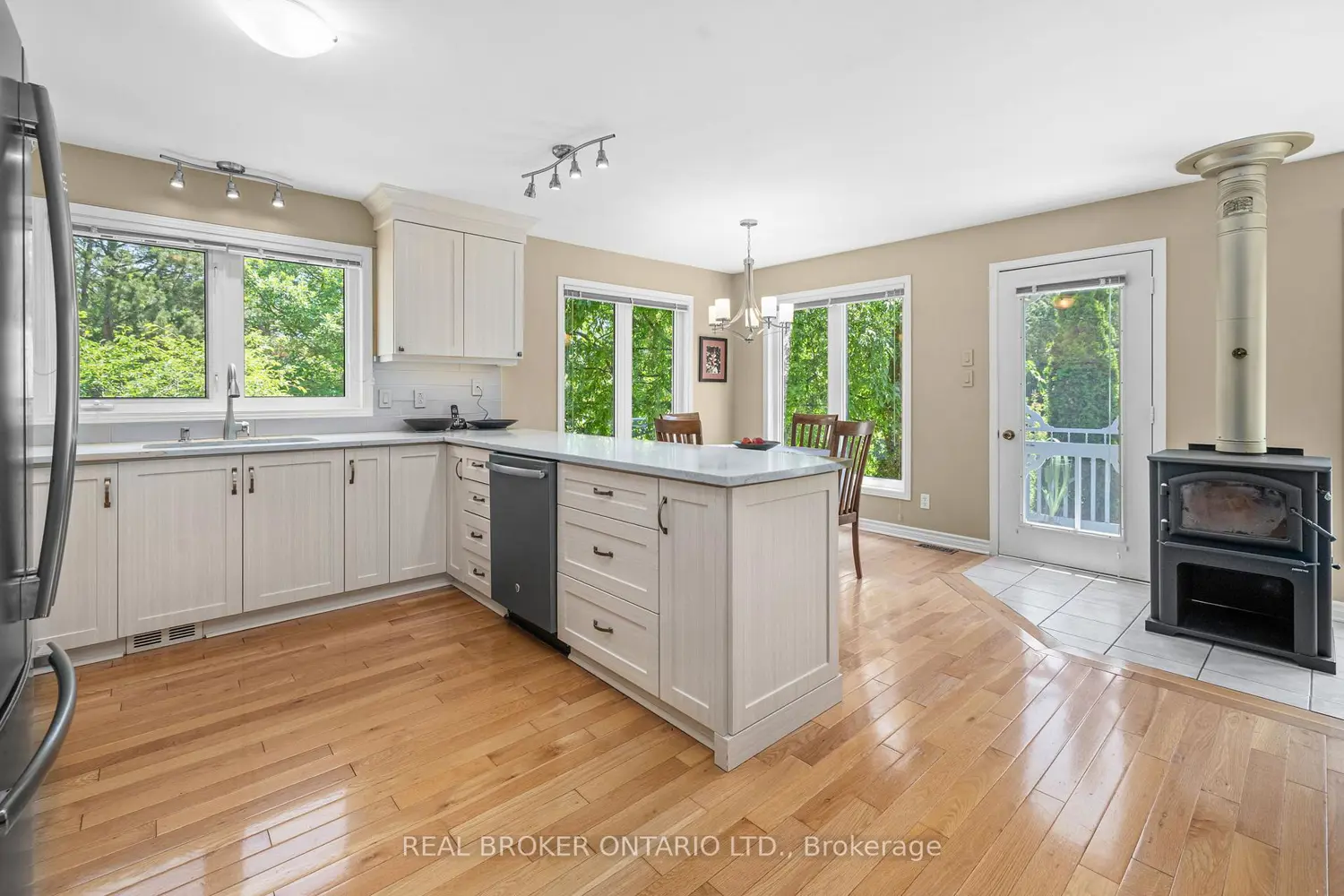 6550 Rideau Valley Drive photo 3