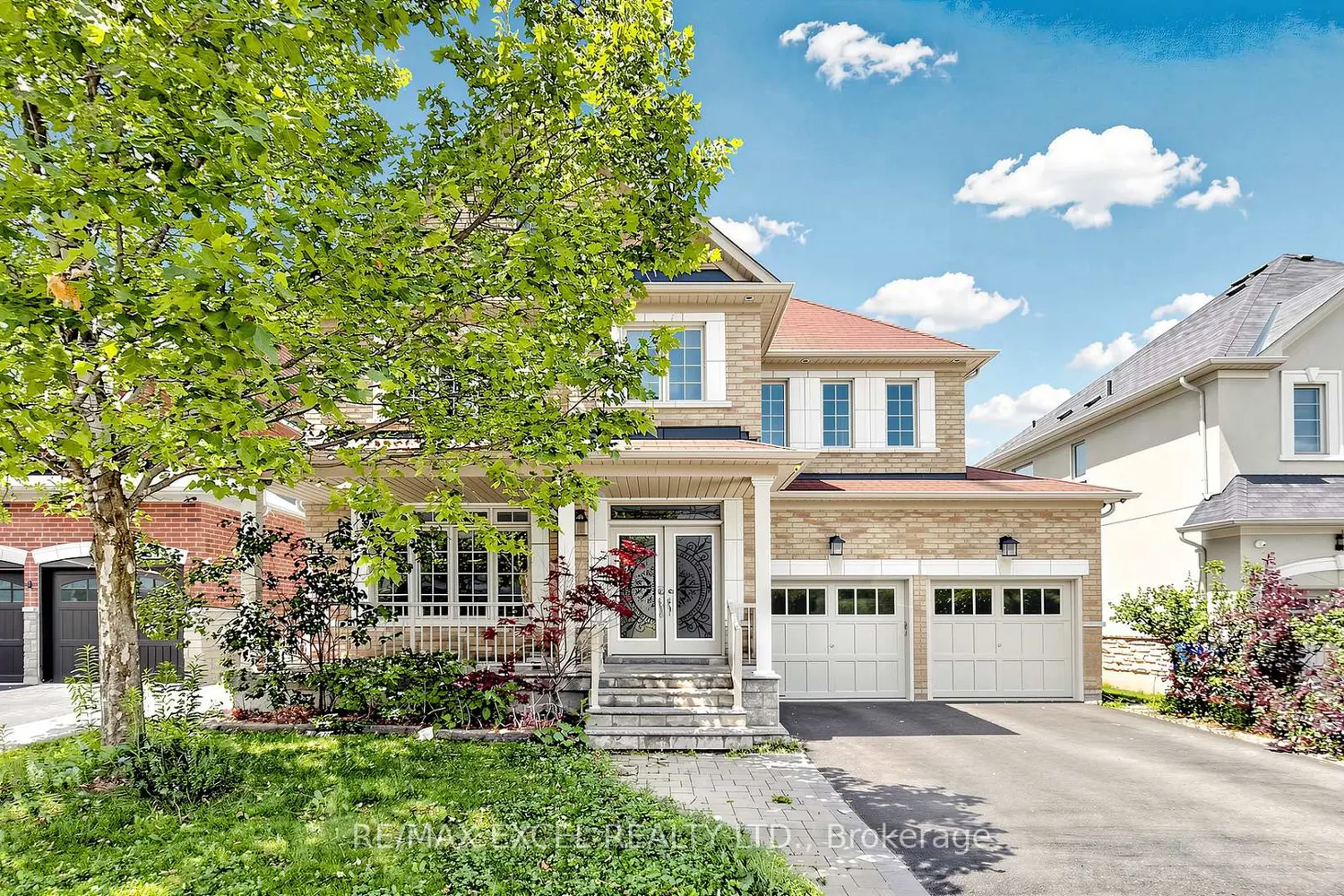 1062 Blackhall Crescent photo 2