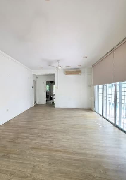 FREEHOLD 2 STOREY SEMI DETACHED IN D14 photo 2