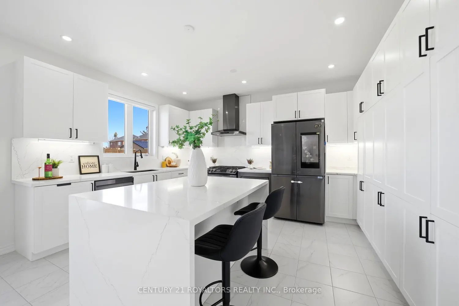 107 Rugman Crescent photo 4