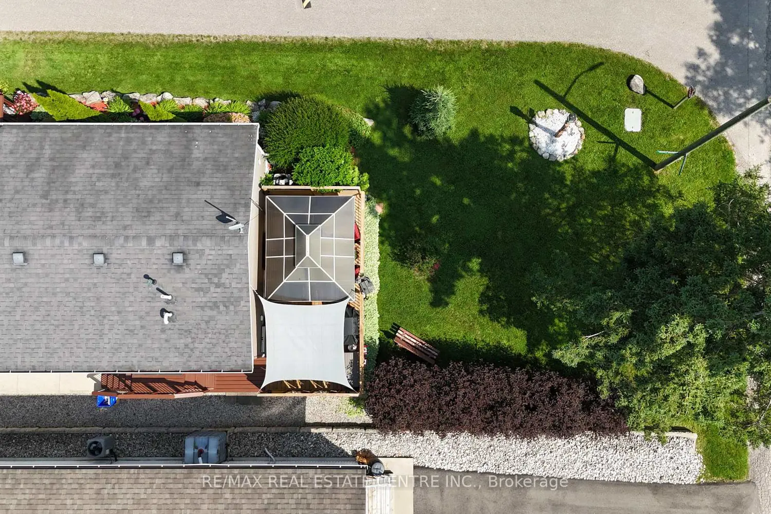 1429 Sheffield Road photo 3
