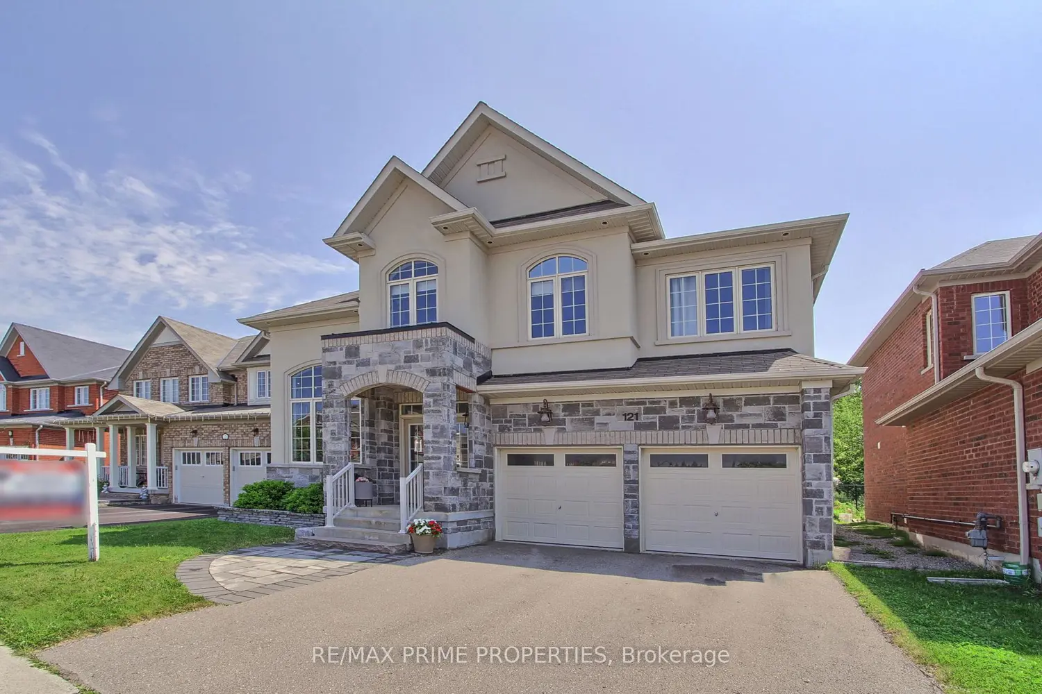 121 Robert Wilson Crescent photo 3
