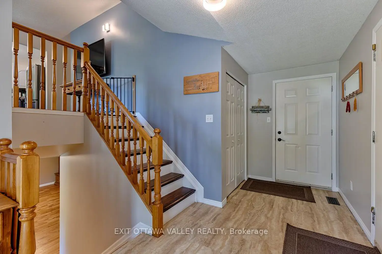 314 Carla Street photo 4