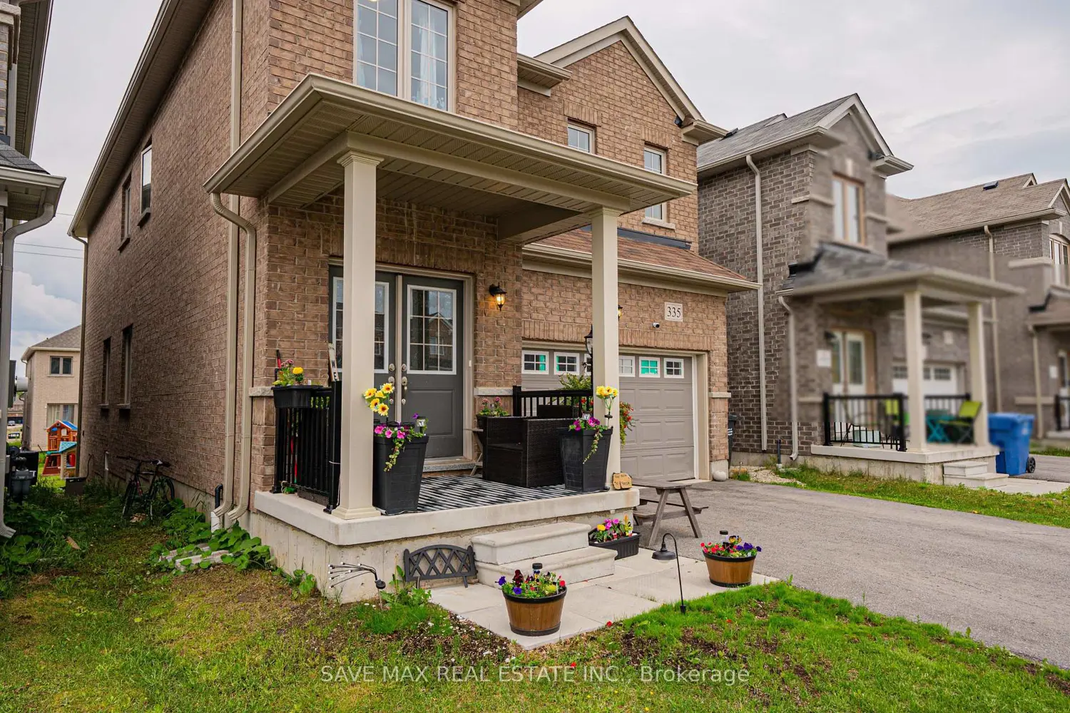 335 Ridley Crescent photo 5