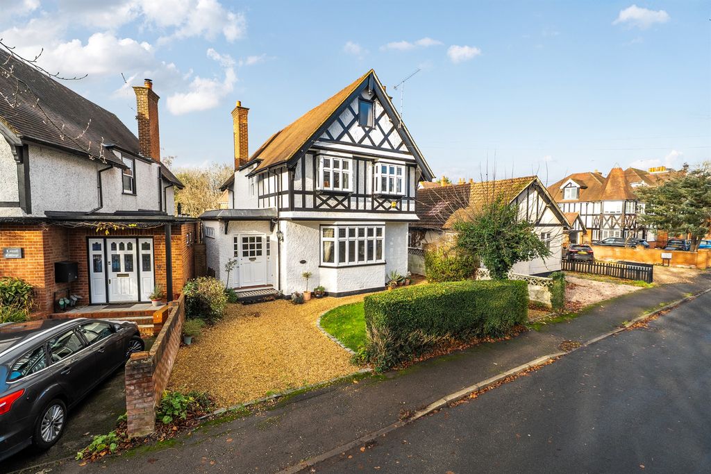 6 bed detached house for saleEllington Road, Taplow, Maidenhead SL6