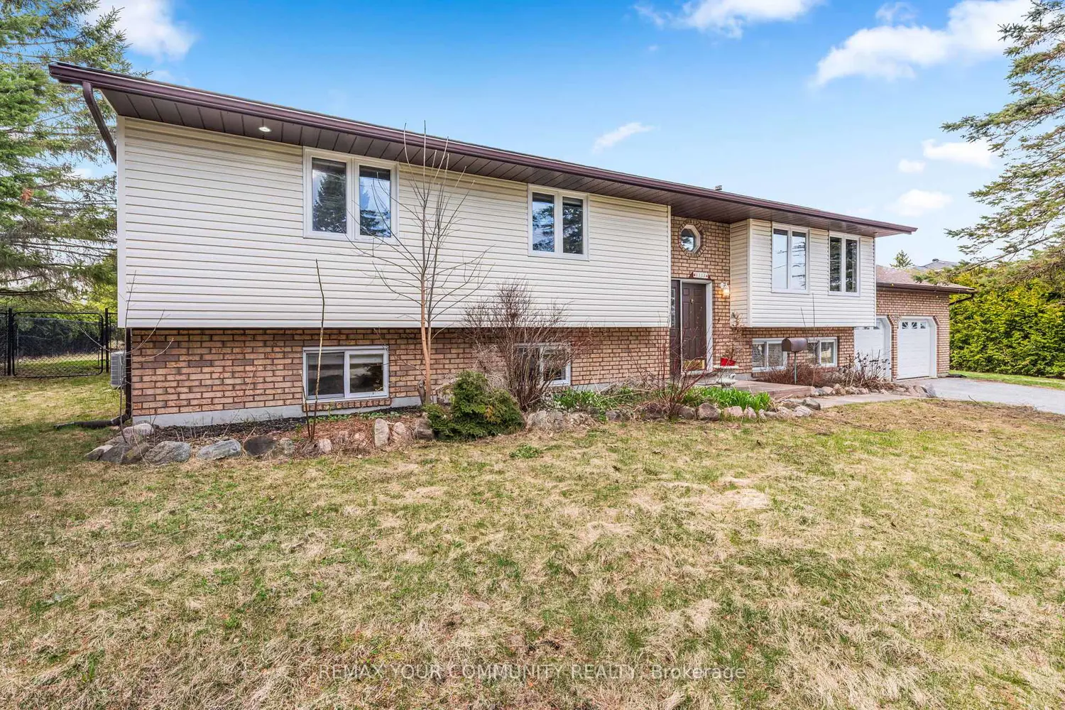 1114 Marcellus Drive photo 2
