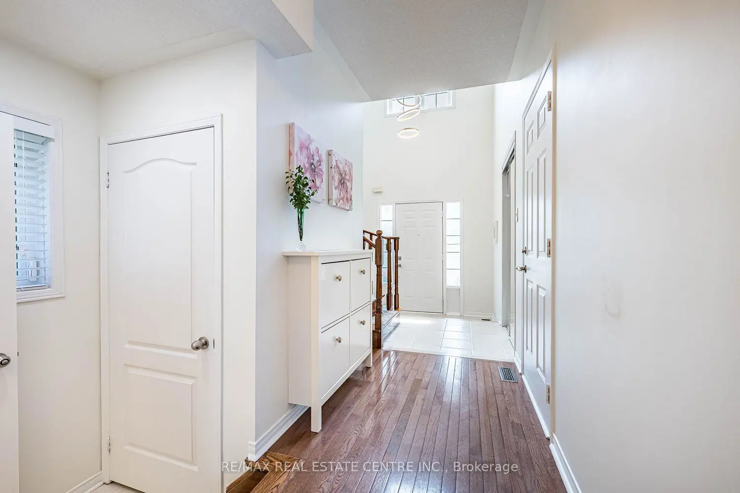 130 Fencerow Drive photo 2