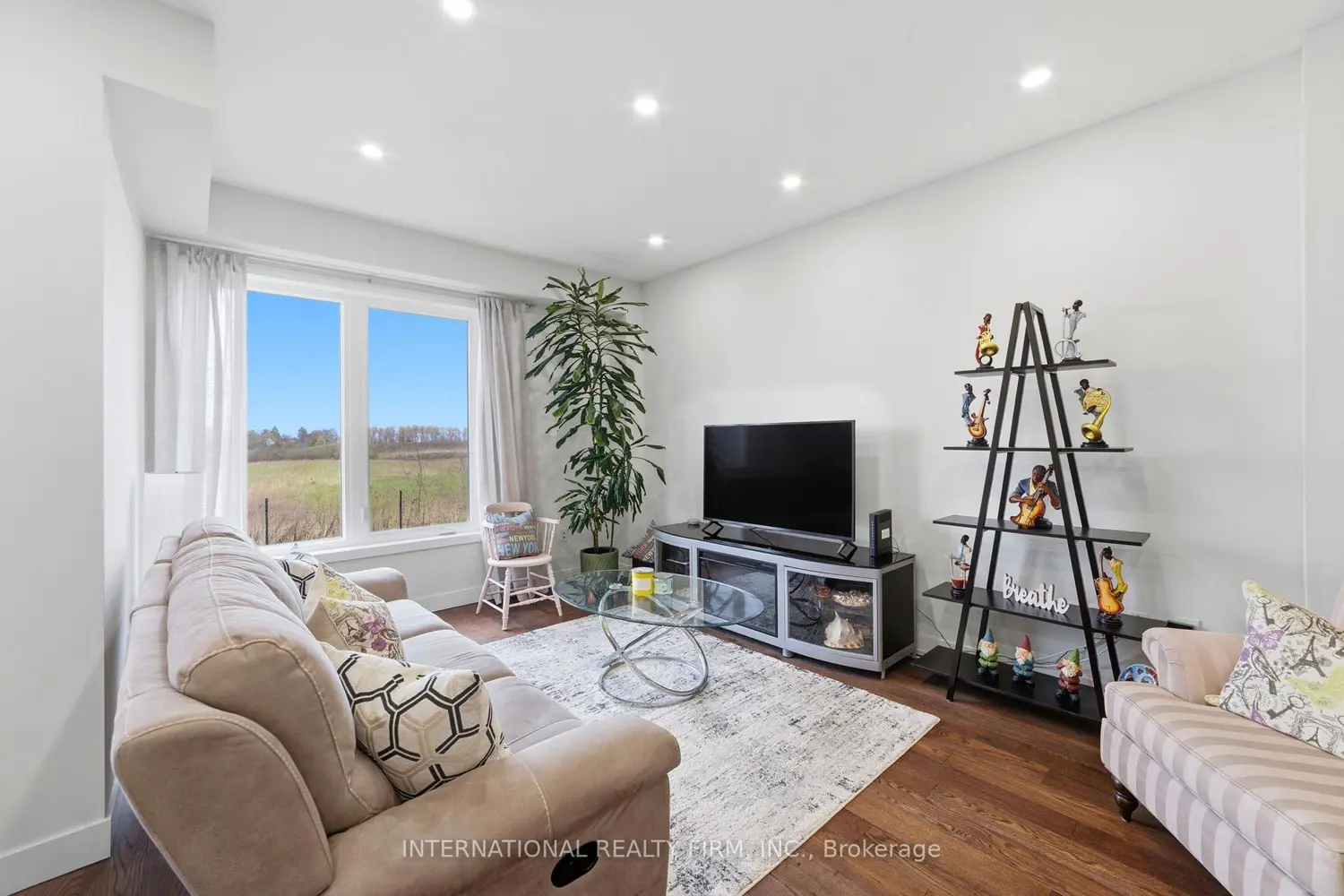 134 Bedrock Drive photo 4