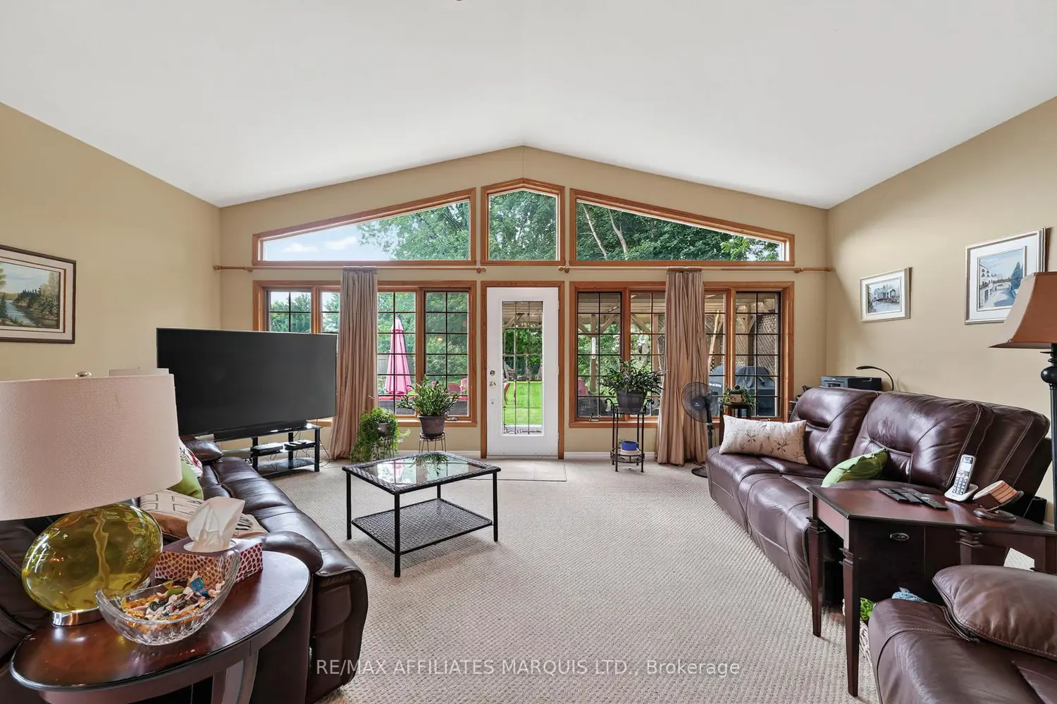 1489 Holy Cross Boulevard photo 4