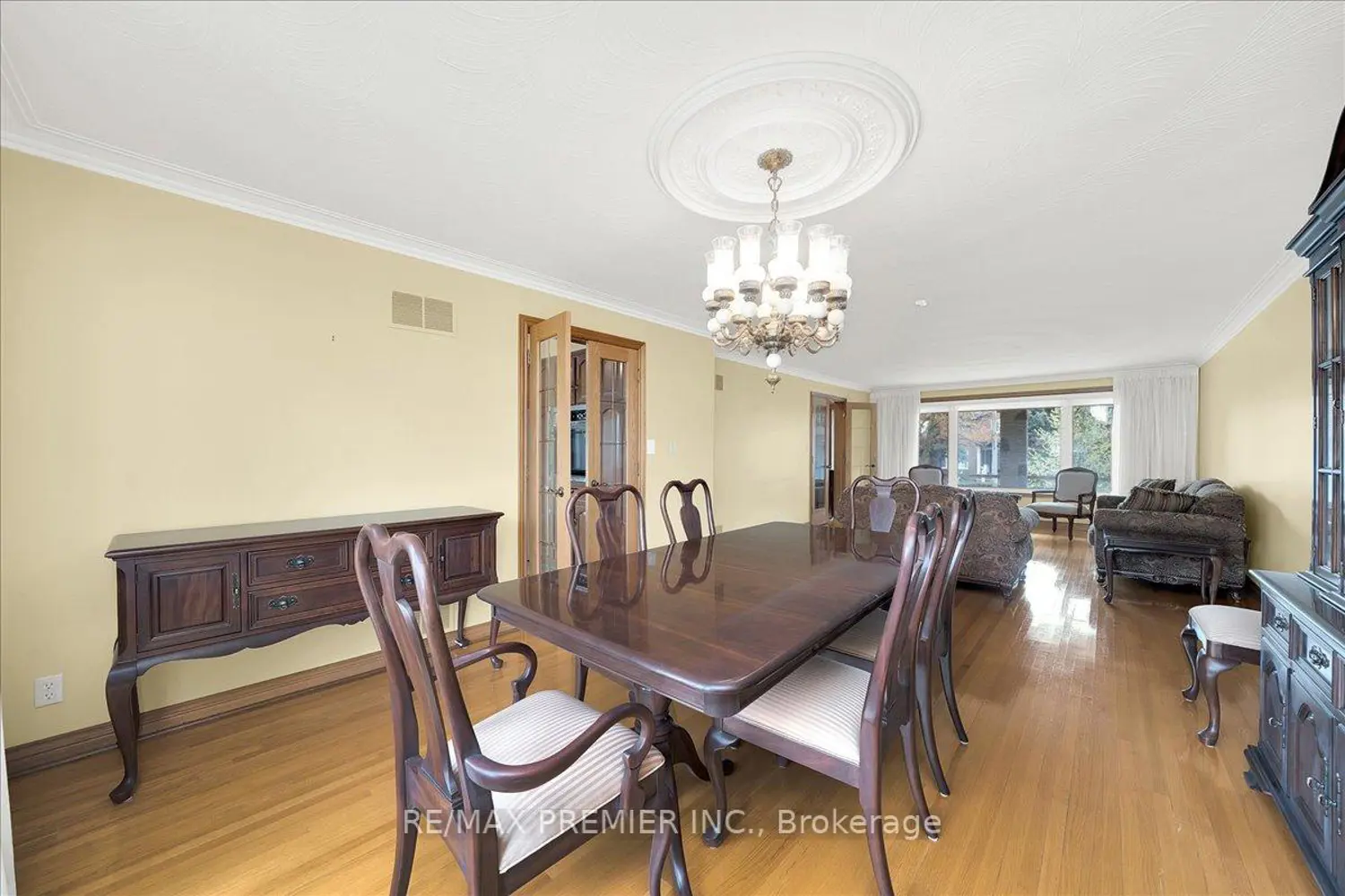 100 Hallsport Crescent photo 5