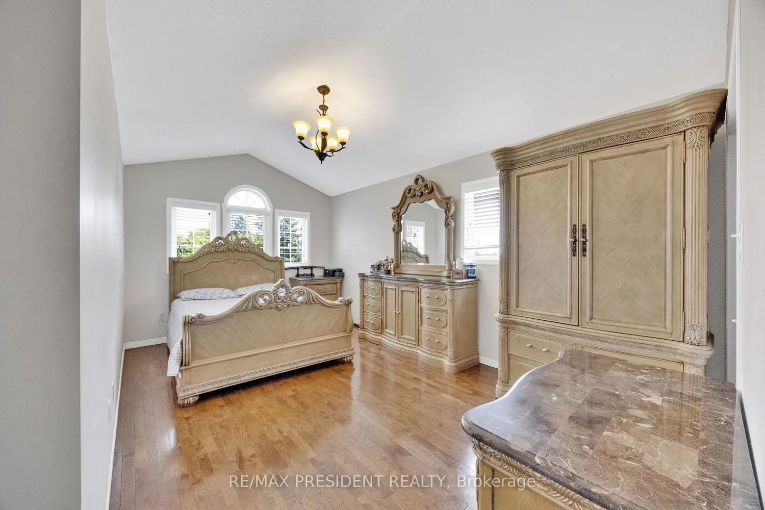 10 Chalkstone Drive 18 photo 3