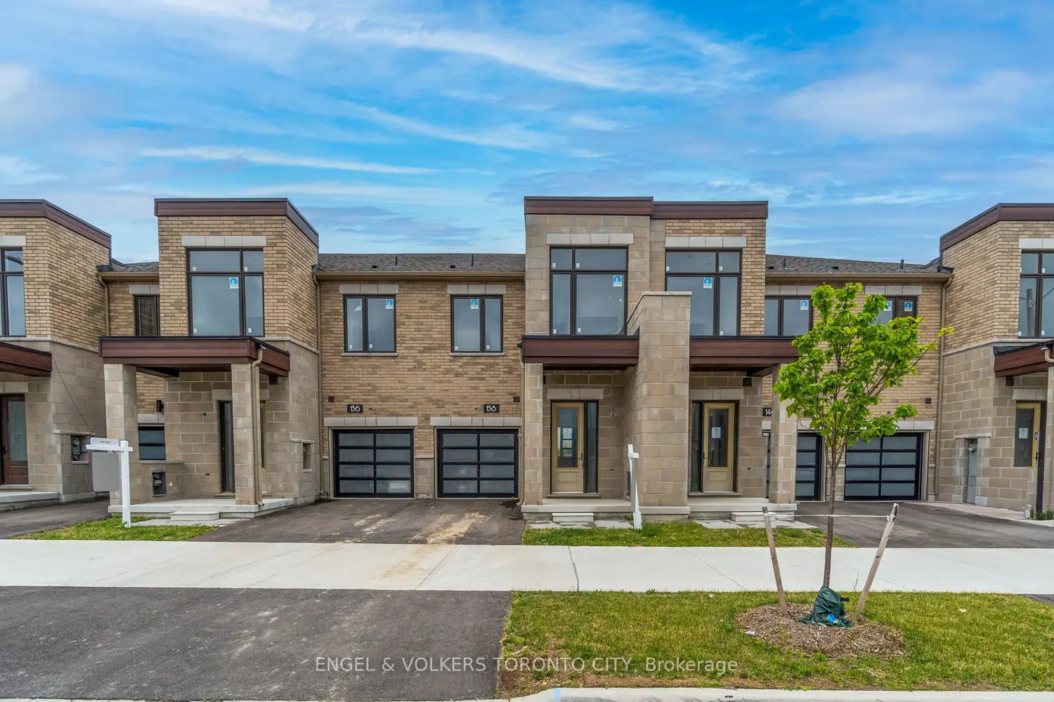 136 Mumbai Drive photo 4