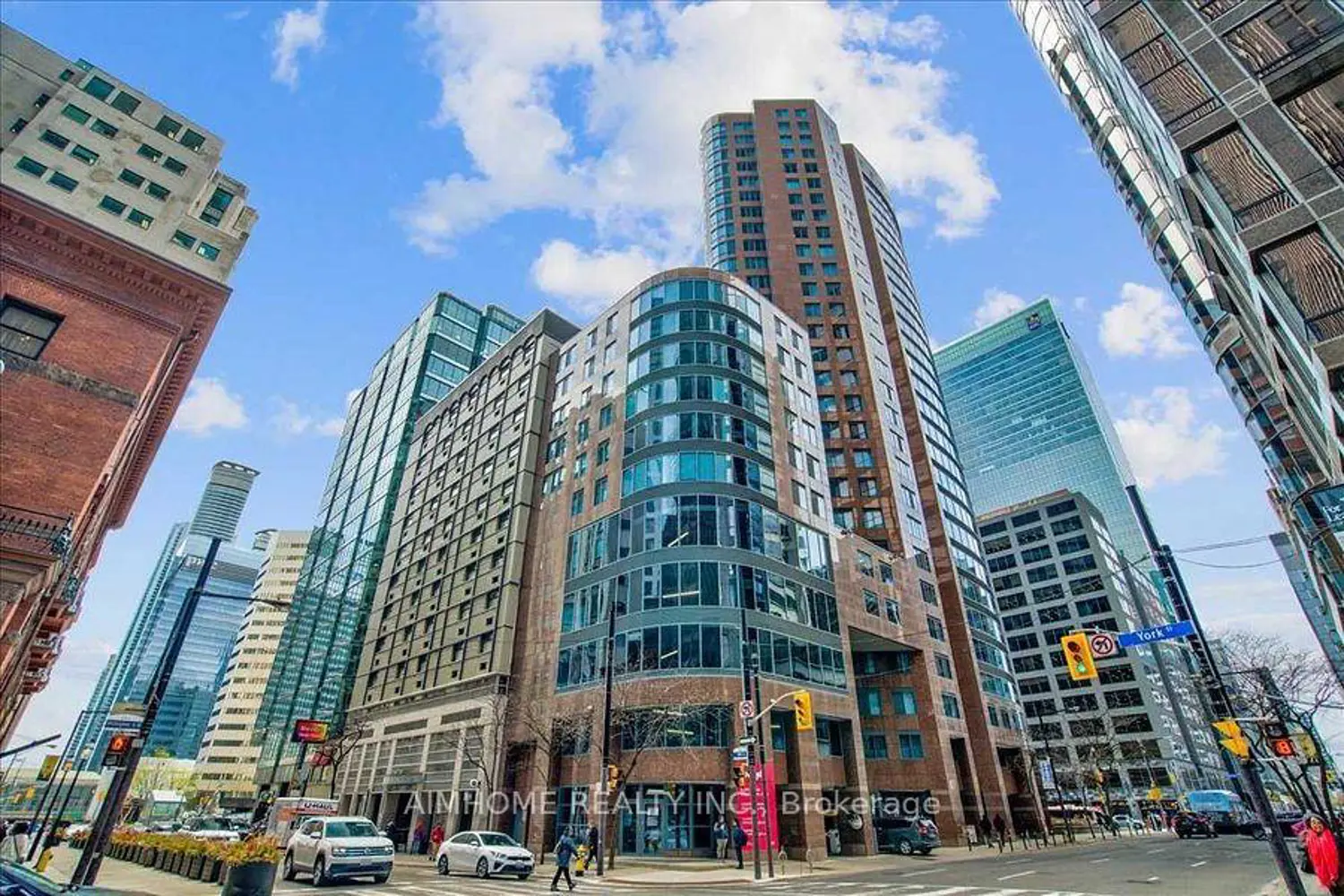 33 University Avenue 207