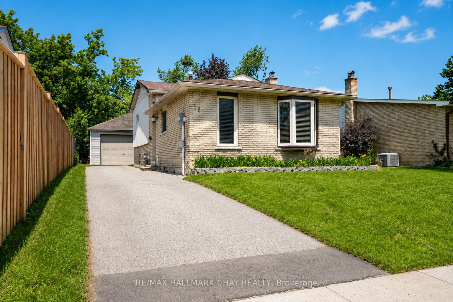 16 Austen Lane, Barrie, ON, L4N 4V1
