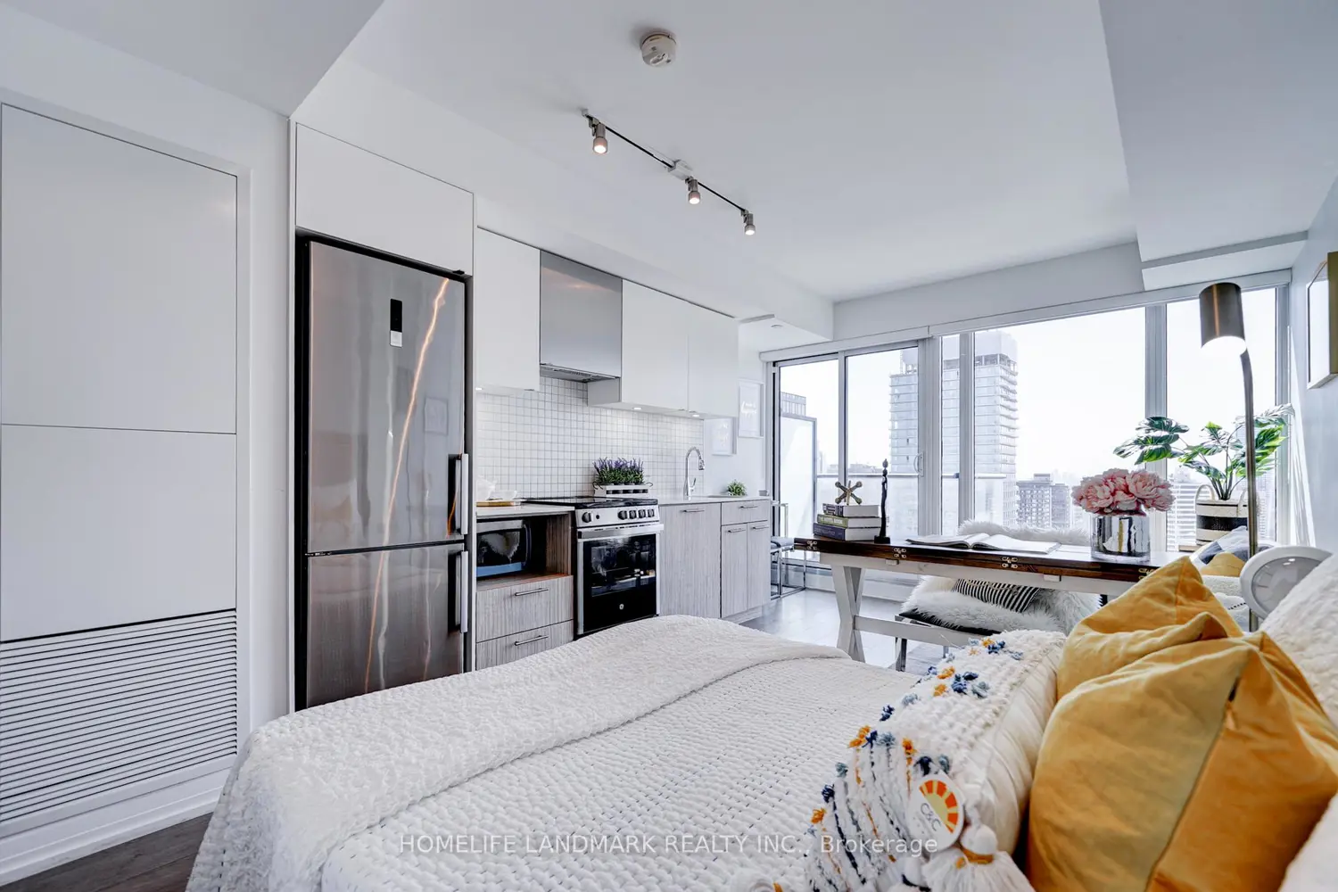 251 Jarvis Street 4307 photo 5