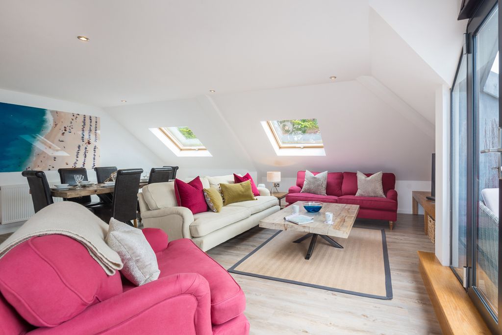 3 bed flat for saleRock PL27 photo 2