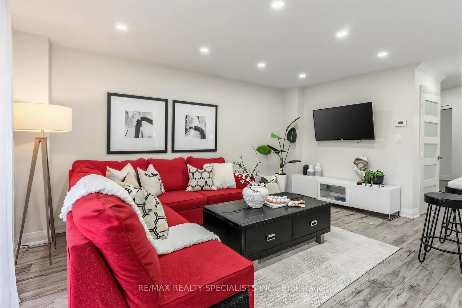 405 Hyacinthe Boulevard 7 photo 5