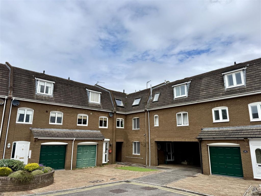 2 bed flat for saleDell View, Chepstow NP16