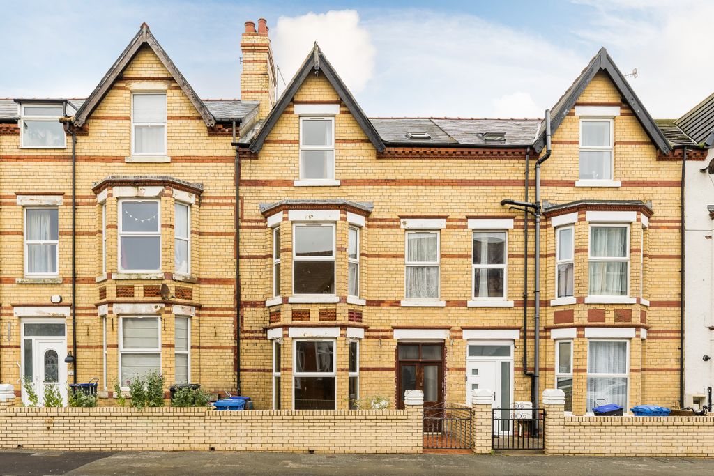 6 bed terraced house for saleButterton Road, Rhyl LL18